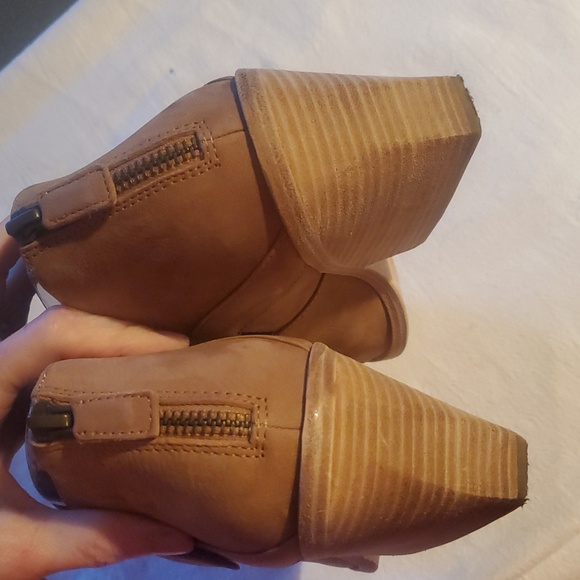 Eileen Fisher Ives Tan Ankle Heeled Sz. 9 Booties - Picture 5 of 12